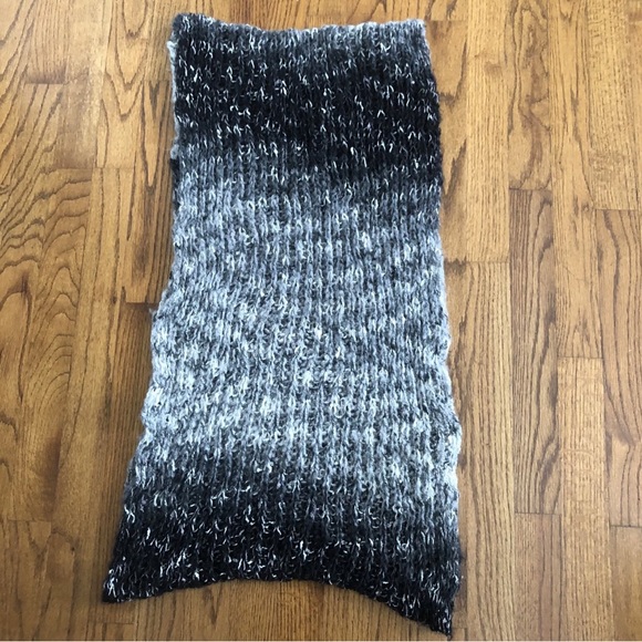 Renee’s NYC Accessories Infinity Circle Loop Knit Scarf Black Grey White 18 x 66 - Picture 5 of 6
